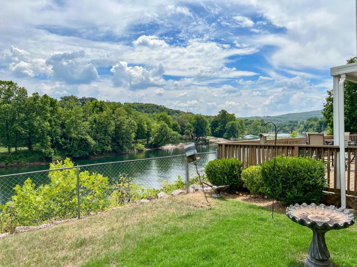 Lake Front 2Br Walk-In With Large Deck - Free Tickets Included - 79-1 Branson Exterior photo